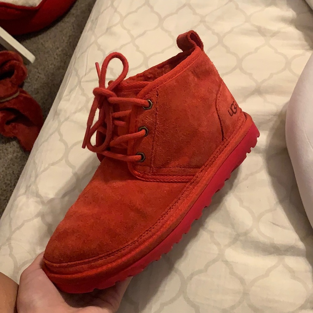 UGG short boots w laces